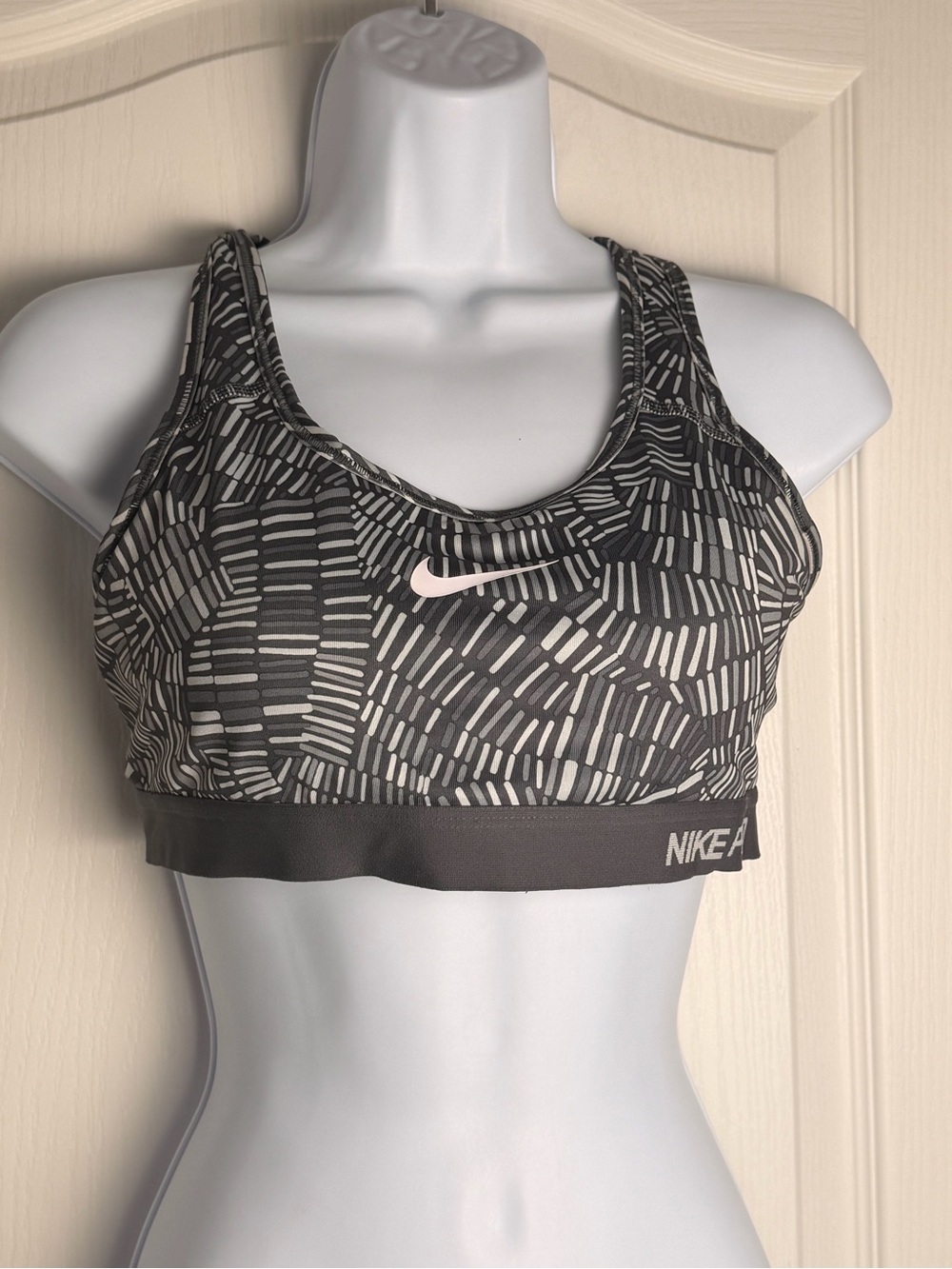 Nike Women's Black & Gray Patterned Sports Bra Swoosh